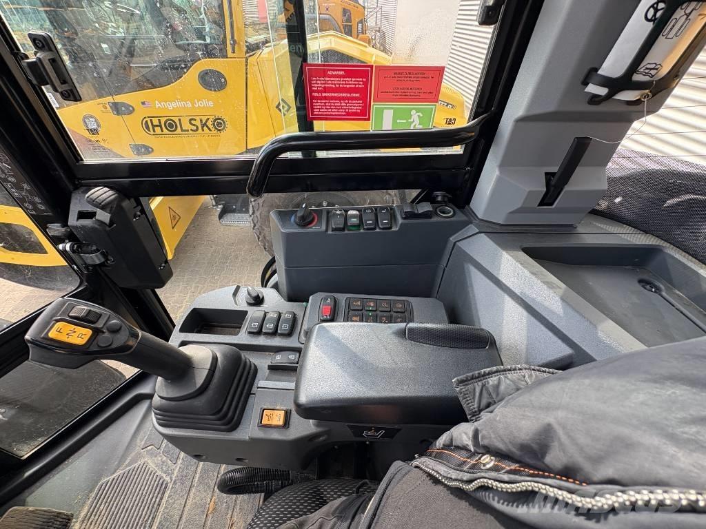 CAT 906 Tekerlekli yükleyiciler