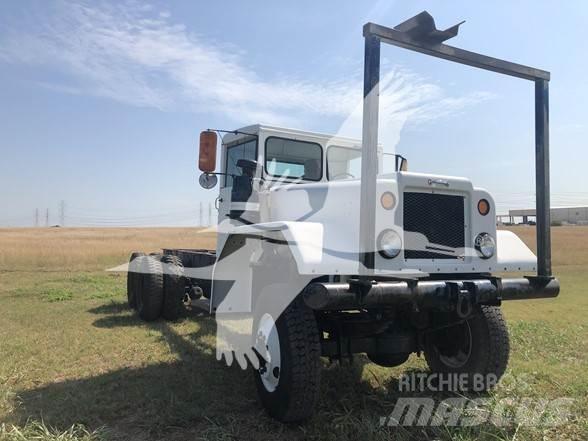 Diamond T M13 Çekiciler