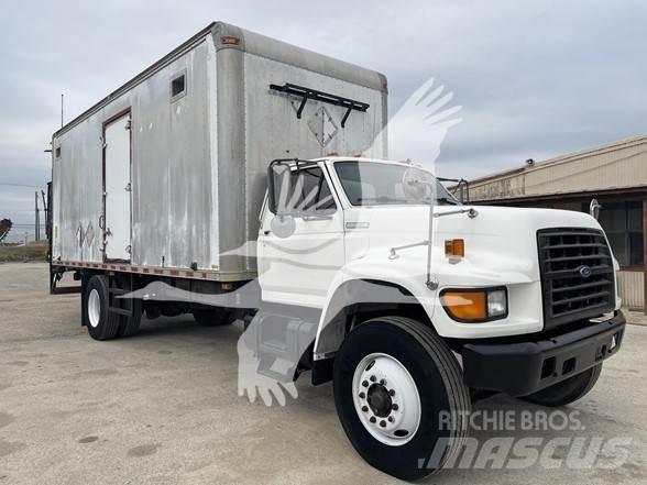 Ford F800 Diger