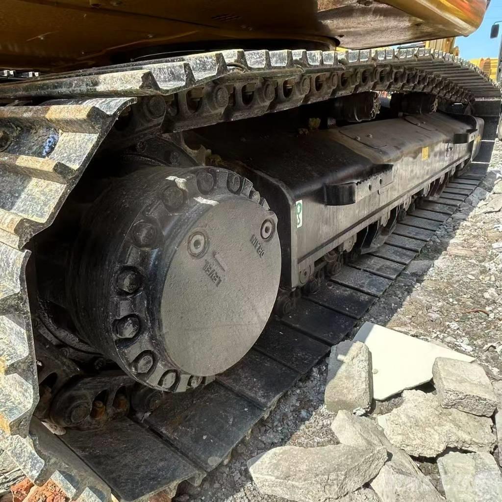 CAT 326D2L Paletli ekskavatörler