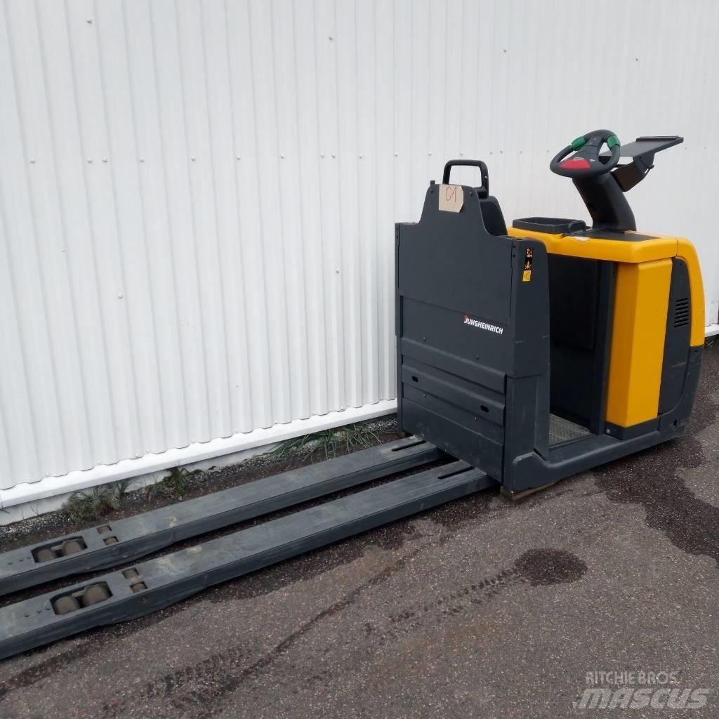 Jungheinrich ECE 225 Düsük seviye siparis toplayici