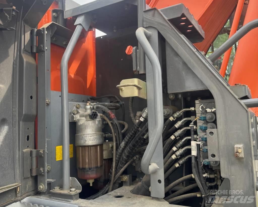 Hitachi ZX 220 W-3 Lastik tekerli ekskavatörler