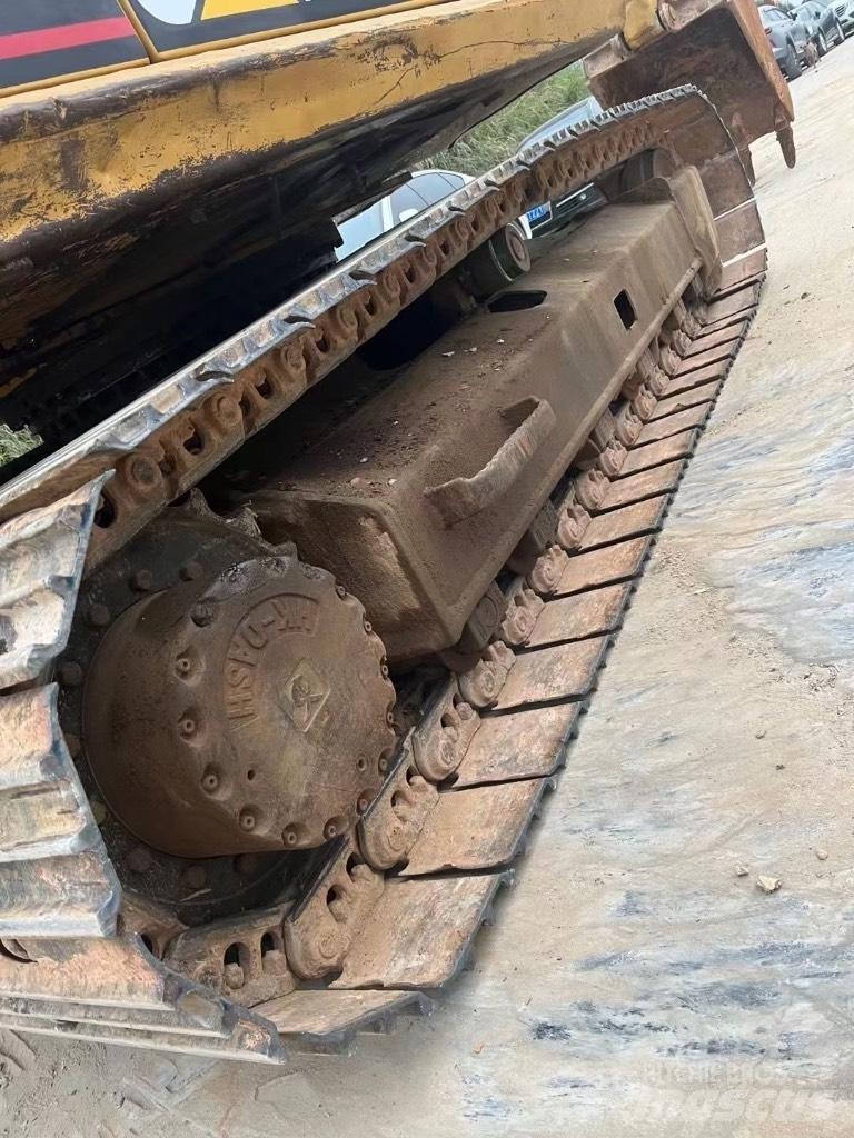 CAT 313 D Paletli ekskavatörler