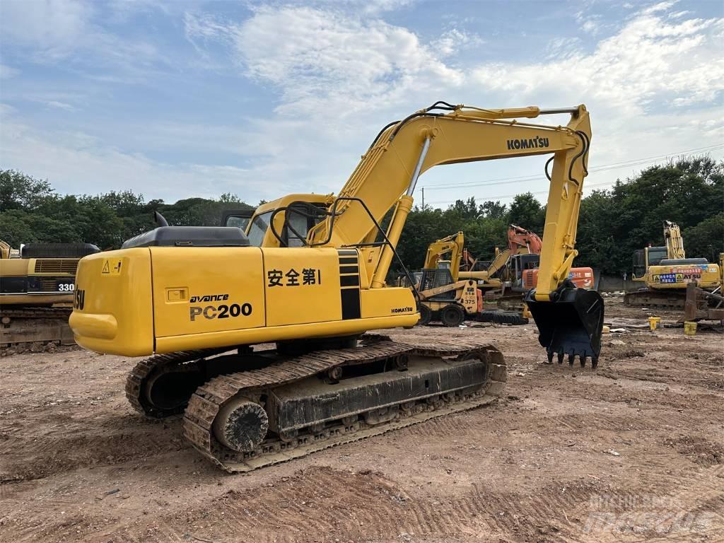 Komatsu PC 200 Paletli ekskavatörler