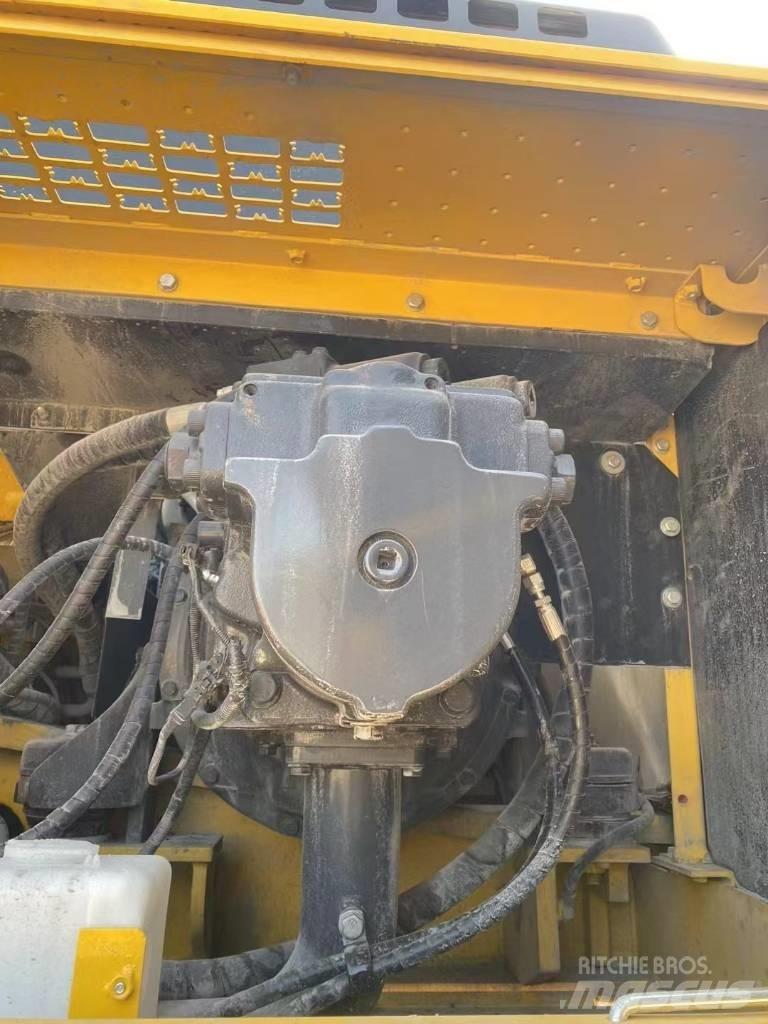 Komatsu 450LC-8 Paletli ekskavatörler