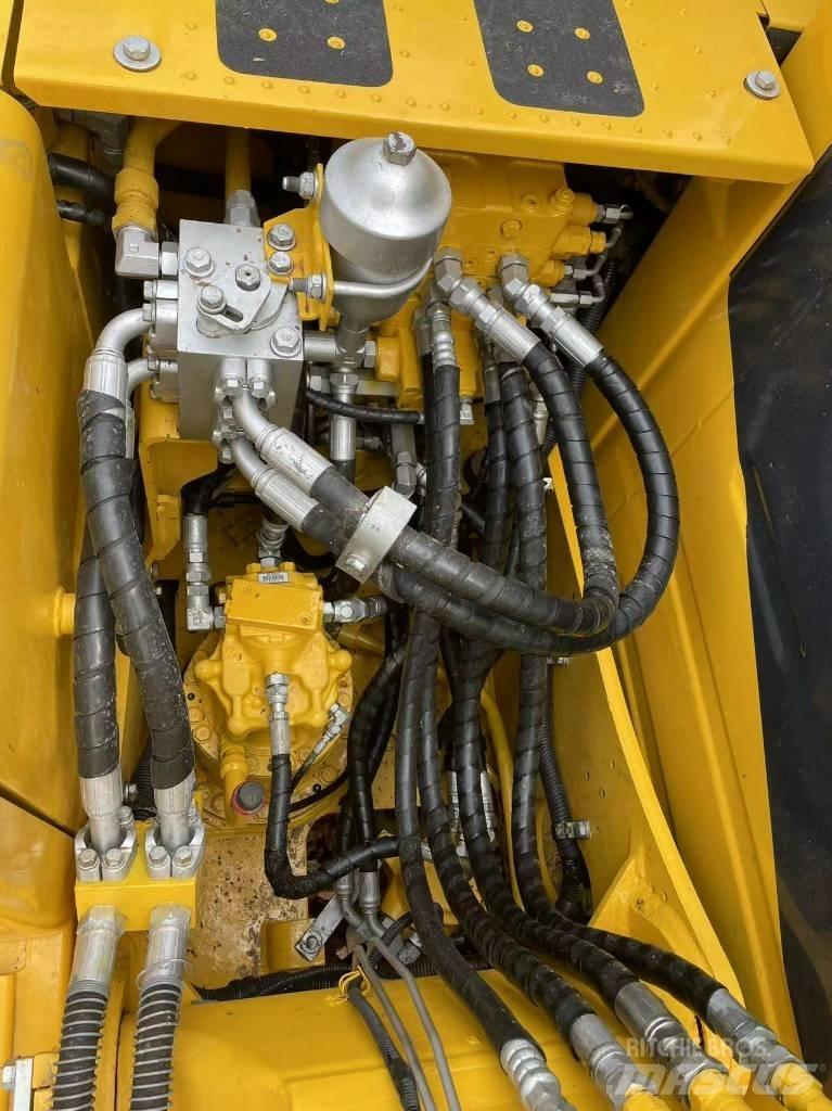 Komatsu 120-8 Paletli ekskavatörler