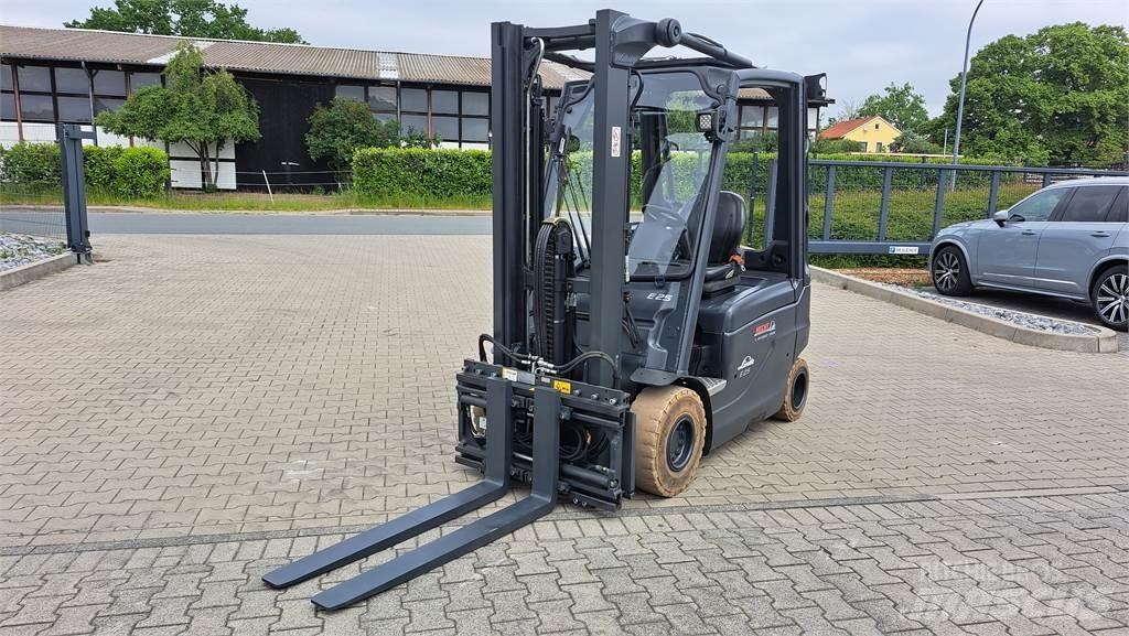 Linde E25-01 Elektrikli forkliftler