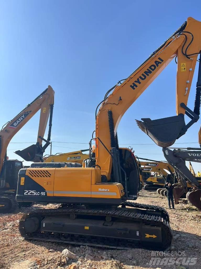 Hyundai 225-9 Paletli ekskavatörler