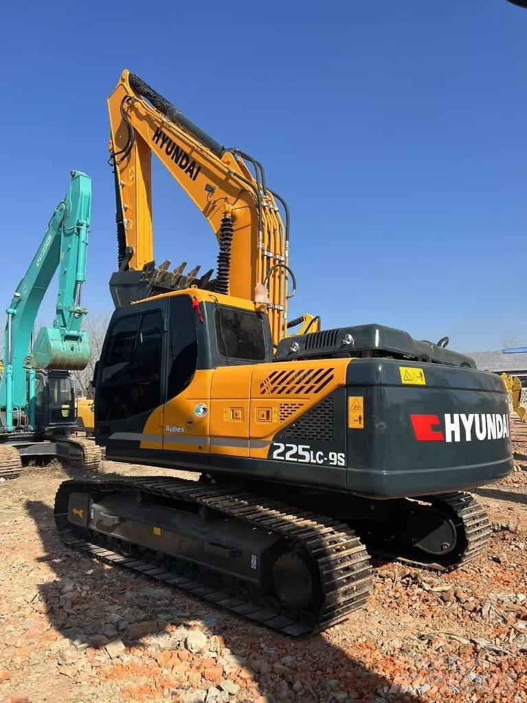 Hyundai 225-9 Paletli ekskavatörler