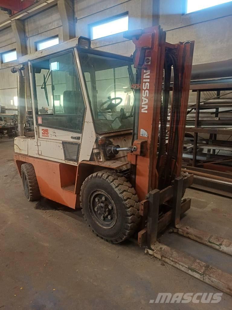 Nissan 33 U Dizel forkliftler