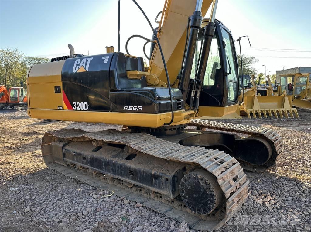 CAT 320DL Paletli ekskavatörler