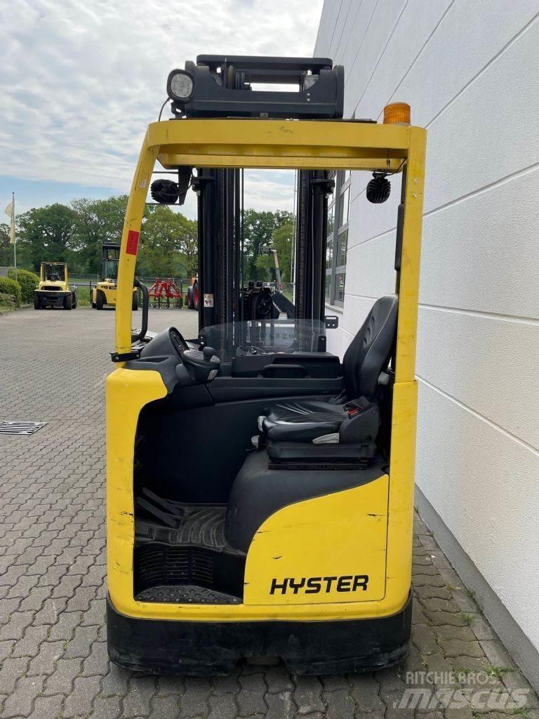 Hyster R 1.4 Reach truck - depo içi istif araçları