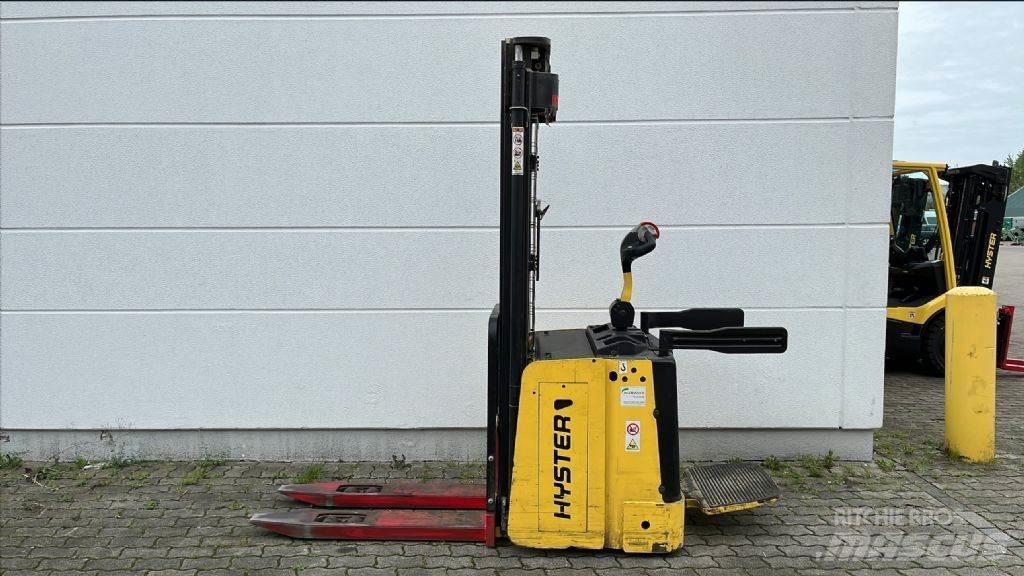Hyster S1.5S Yaya kumandali istif makinasi