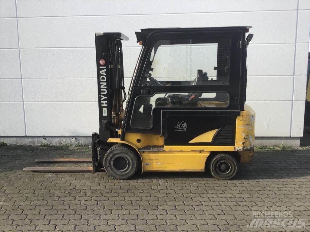 Hyundai 32B-7 Elektrikli forkliftler