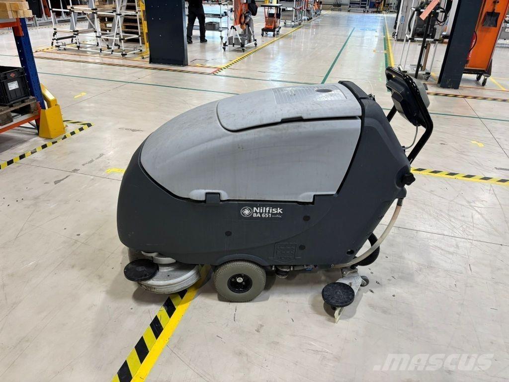 Nilfisk BA 651 Cadde süpürücüler