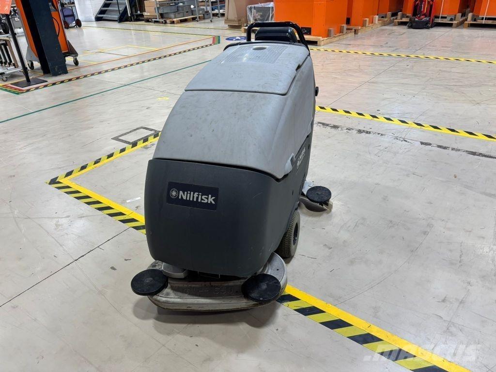 Nilfisk BA 651 Cadde süpürücüler