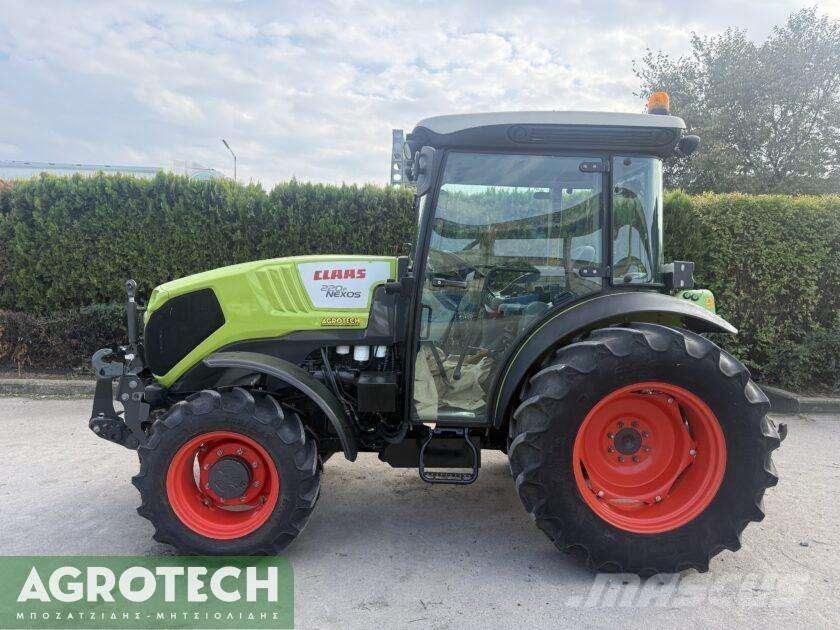 CLAAS NEXOS 220F Traktörler