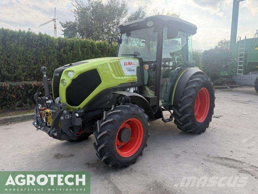 CLAAS NEXOS 220F Traktörler