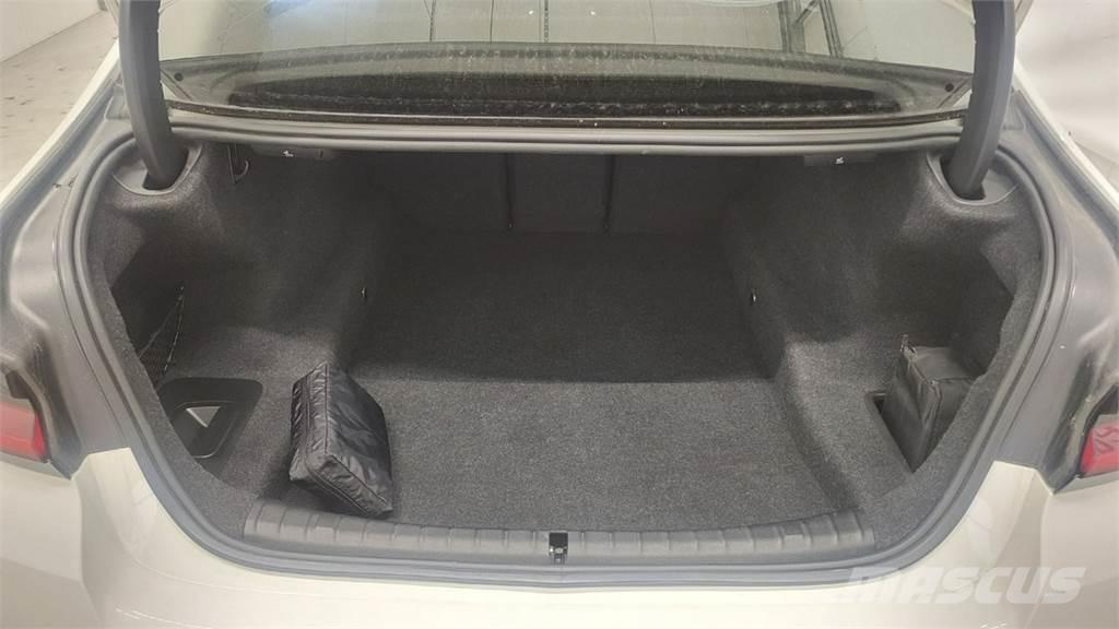 BMW 520 Otomobiller