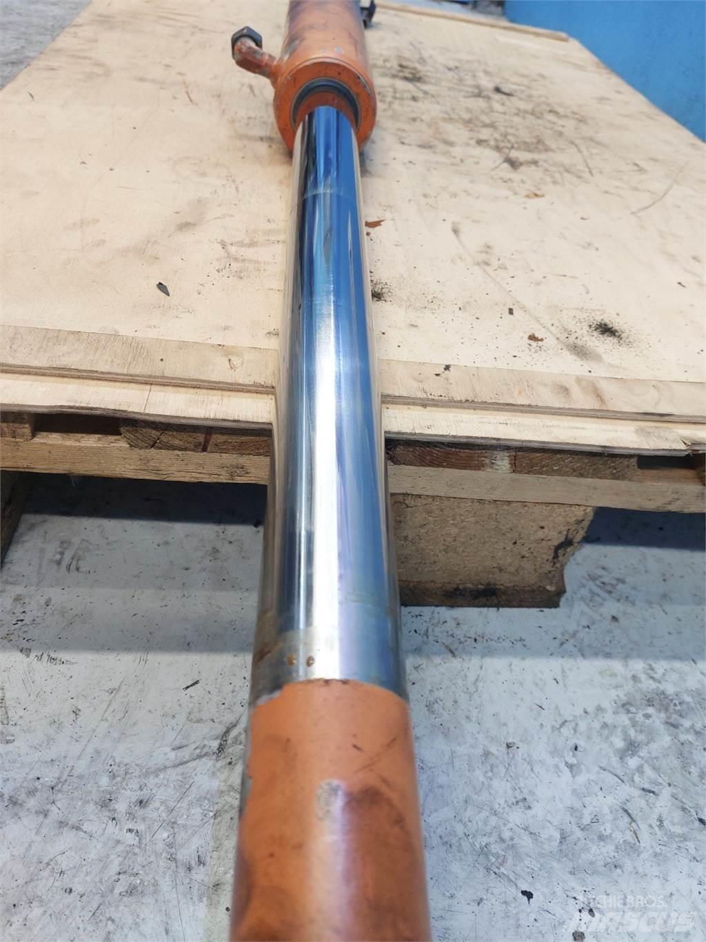 Atlas AR60 Bomlar ve kollar