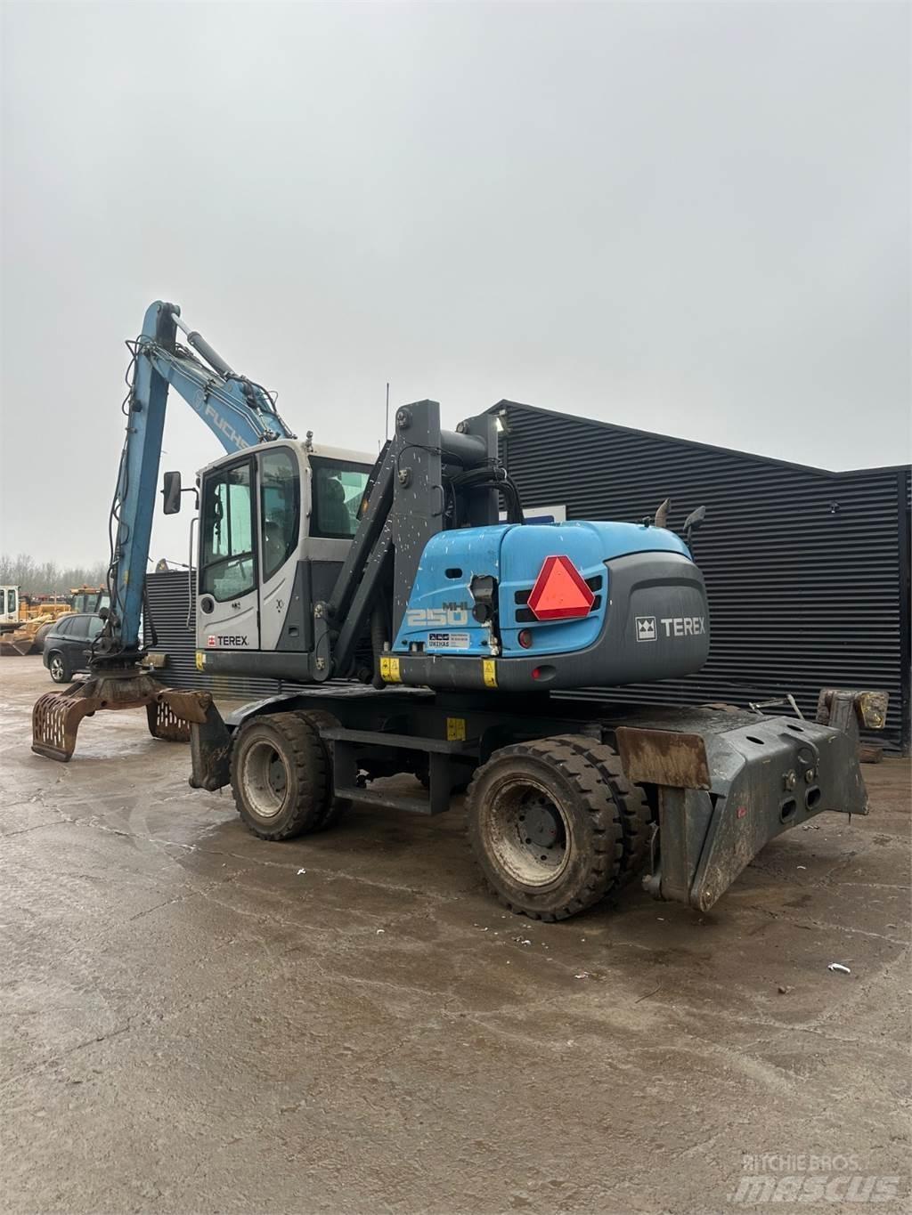 Fuchs HML250 Lastik tekerli ekskavatörler