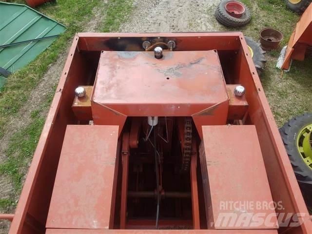 Hesston 4700 Küp balya makinalari