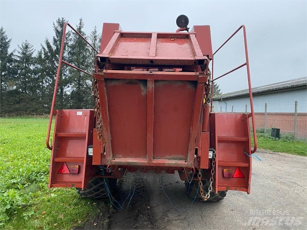 Hesston 4700 Küp balya makinalari