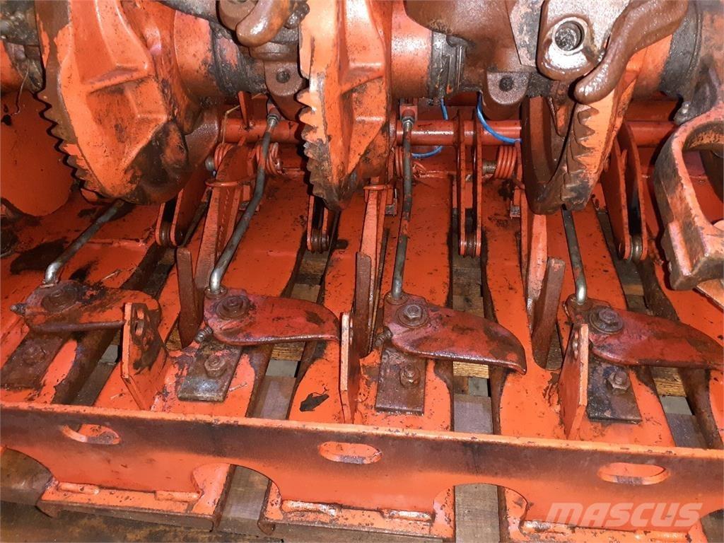 Hesston 4700 Diger yem biçme makinalari