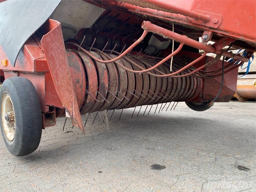 Hesston 4700 Küp balya makinalari