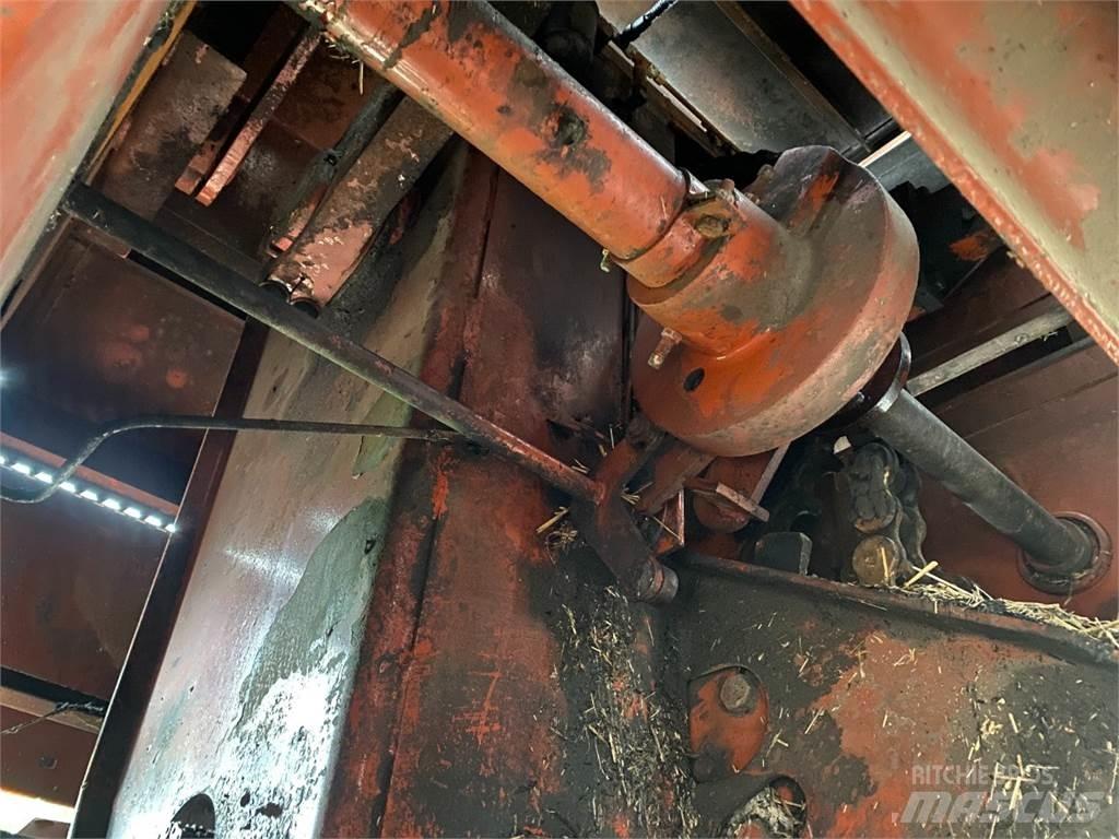 Hesston 4800 Küp balya makinalari