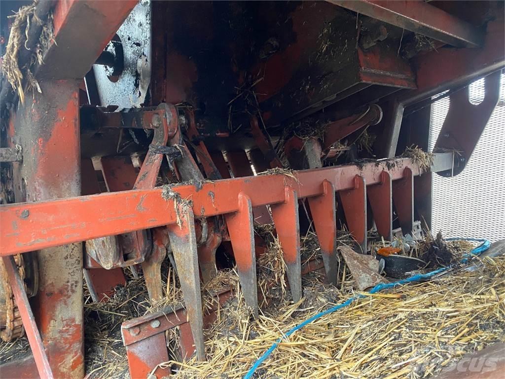 Hesston 4800 Küp balya makinalari