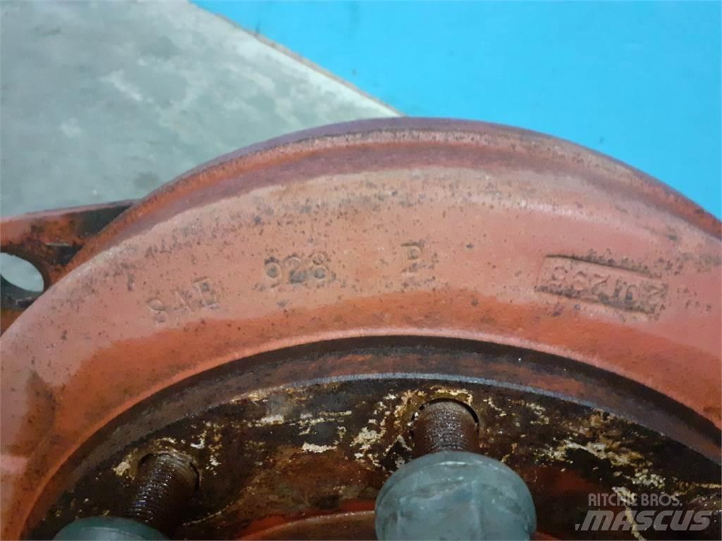 Hesston 4900 Akslar
