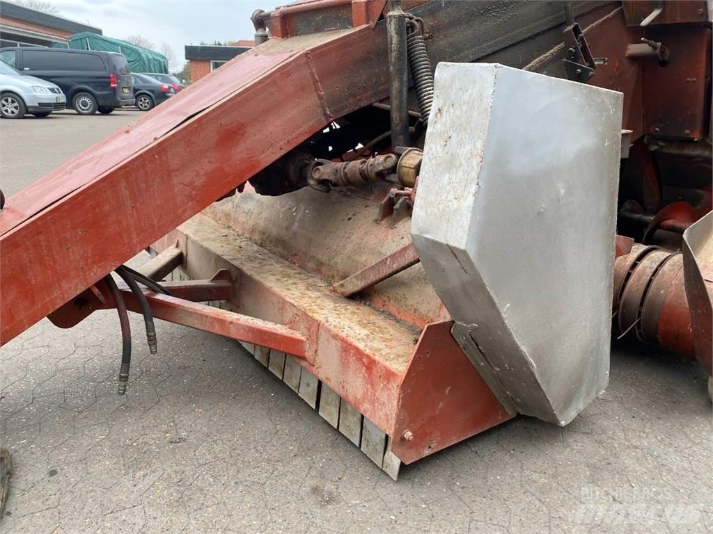 Hesston 4900 Küp balya makinalari