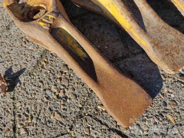 JCB Skovltænder Diger parçalar