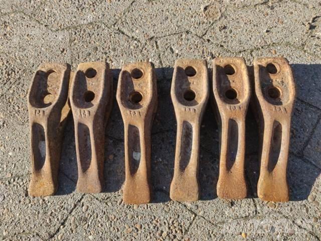 JCB Skovltænder Diger parçalar
