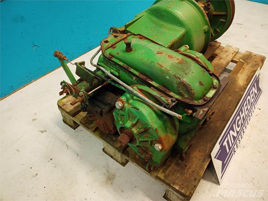 John Deere 1065 Sanzuman