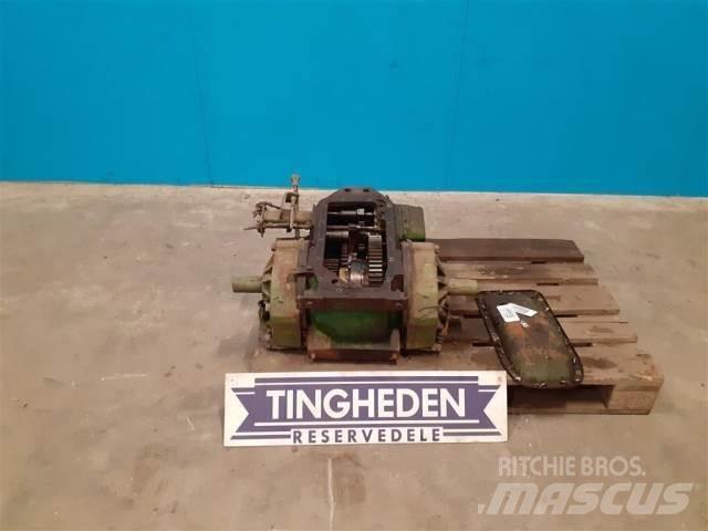 John Deere 1075 Sanzuman