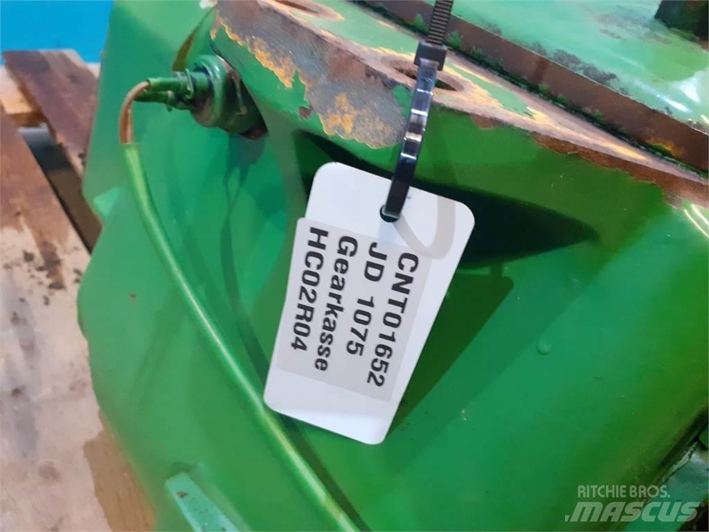 John Deere 1075 Sanzuman