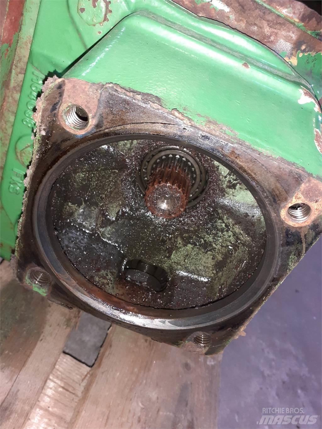 John Deere 1075 Sanzuman