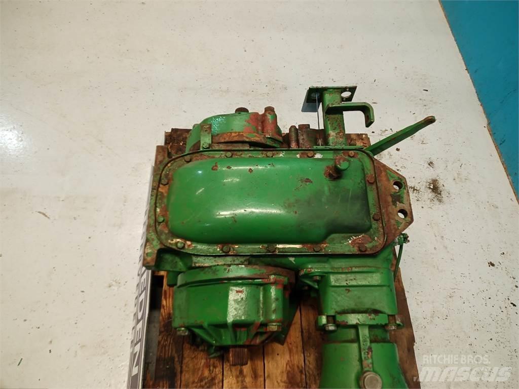John Deere 1075 Sanzuman