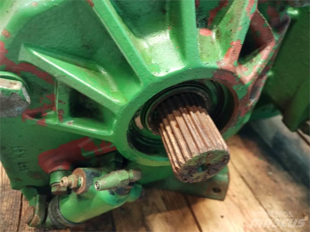 John Deere 1075 Sanzuman