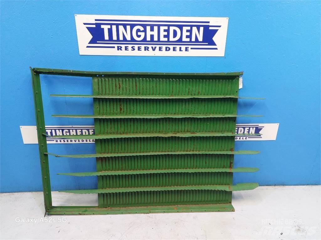 John Deere 1075 Kum ve tuz serpiciler