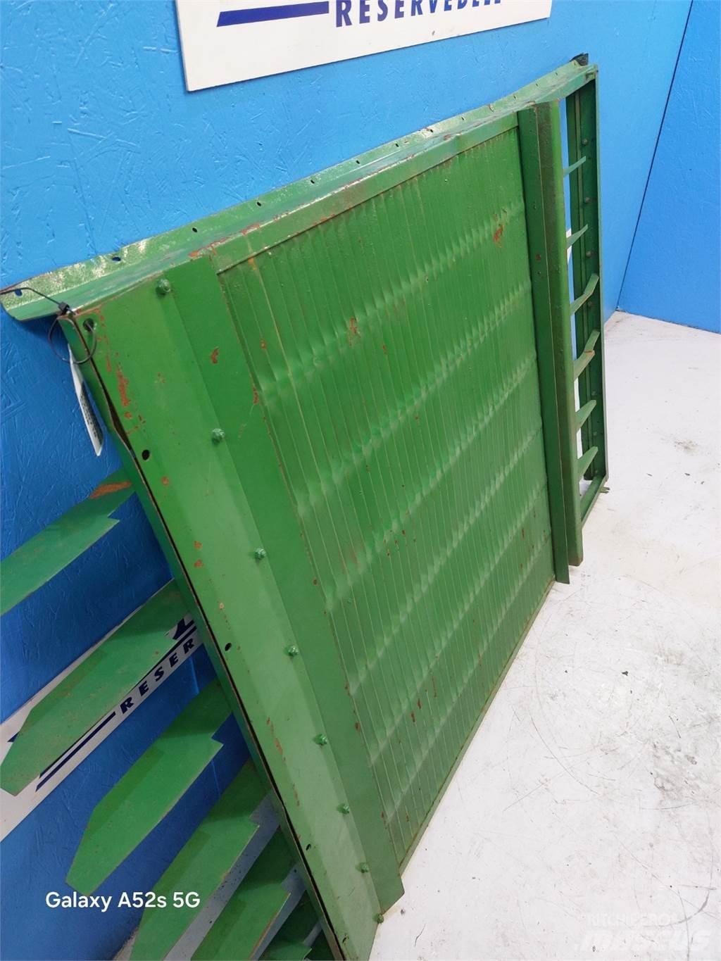 John Deere 1075 Kum ve tuz serpiciler