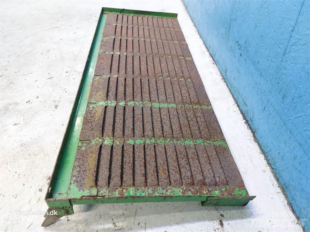 John Deere 1075 Kum ve tuz serpiciler