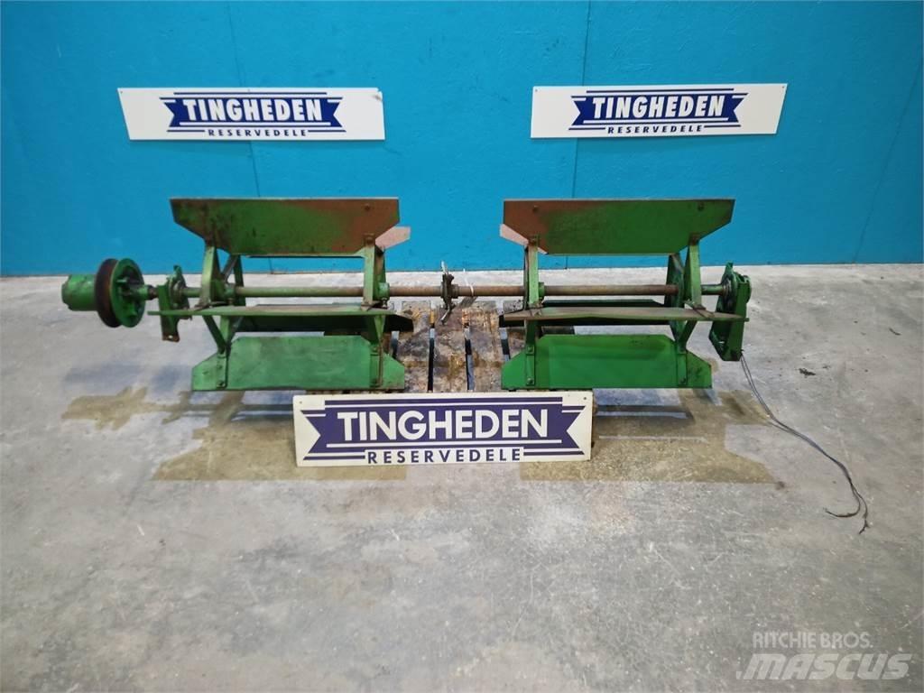 John Deere 1085 Kum ve tuz serpiciler
