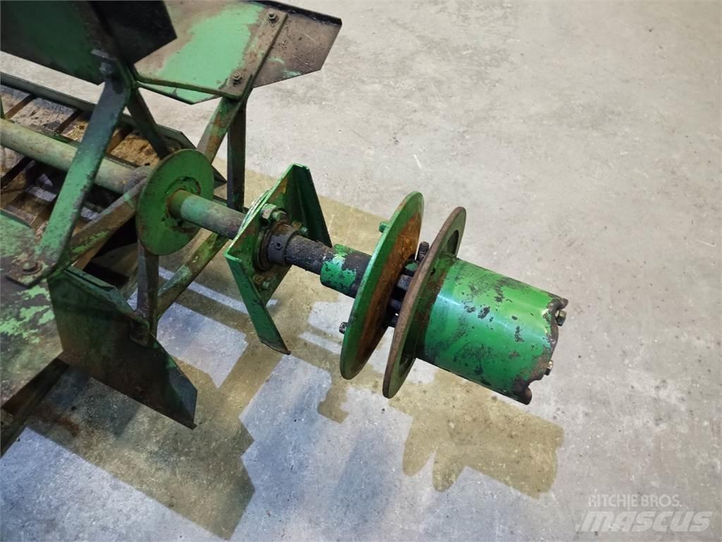 John Deere 1085 Kum ve tuz serpiciler
