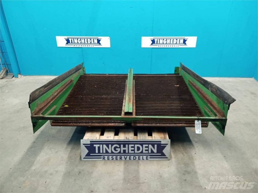 John Deere 1085 Kum ve tuz serpiciler