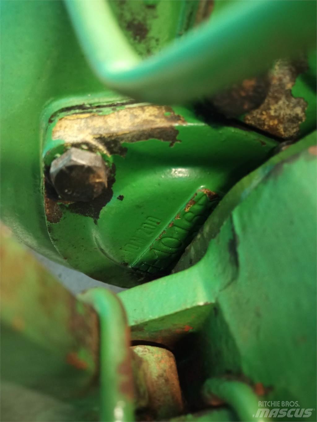 John Deere 1085 Sanzuman