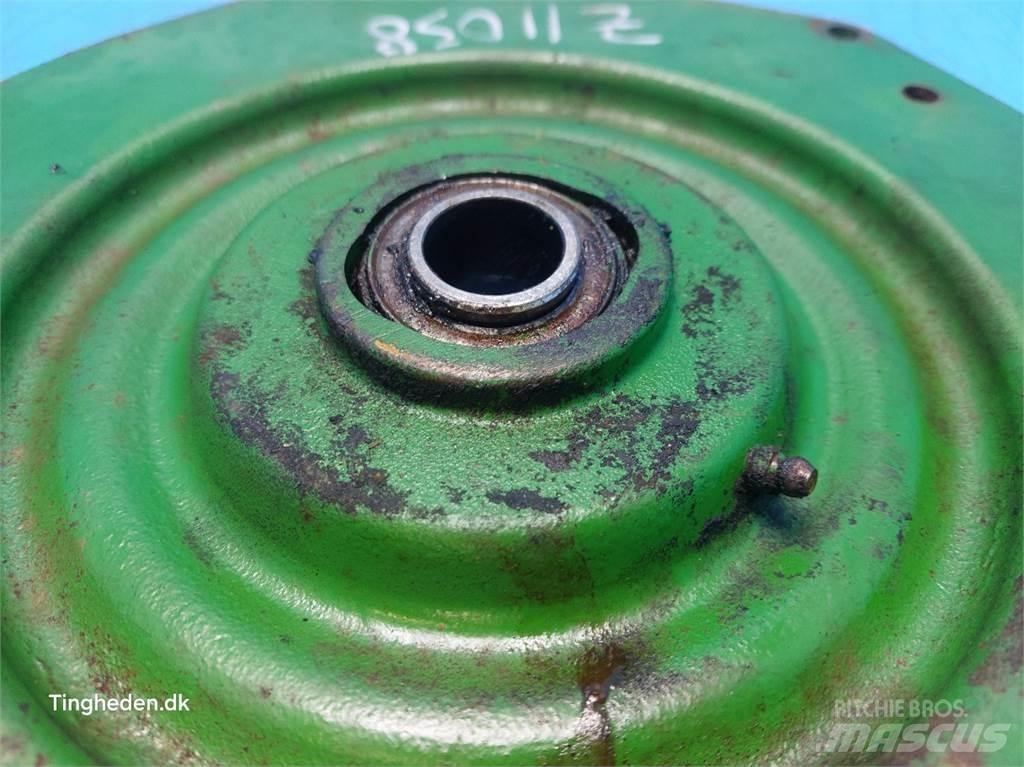 John Deere 1085 Kum ve tuz serpiciler