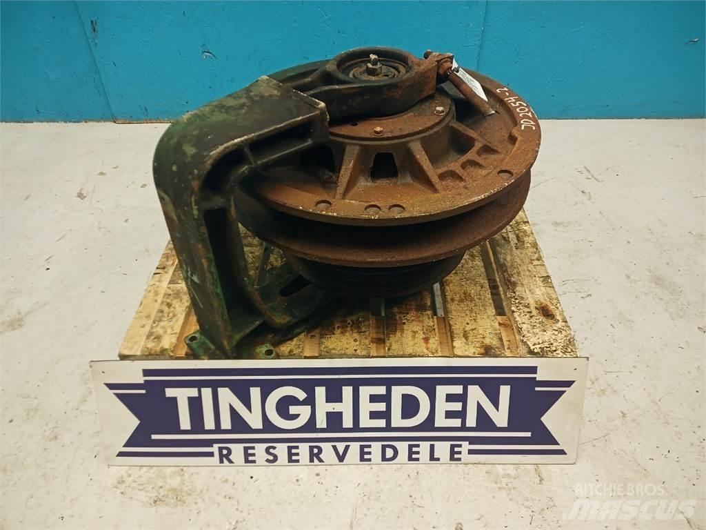 John Deere 2054 Diger tarim makinalari
